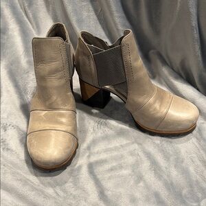 Stylish Gray Women's Ankle Boots